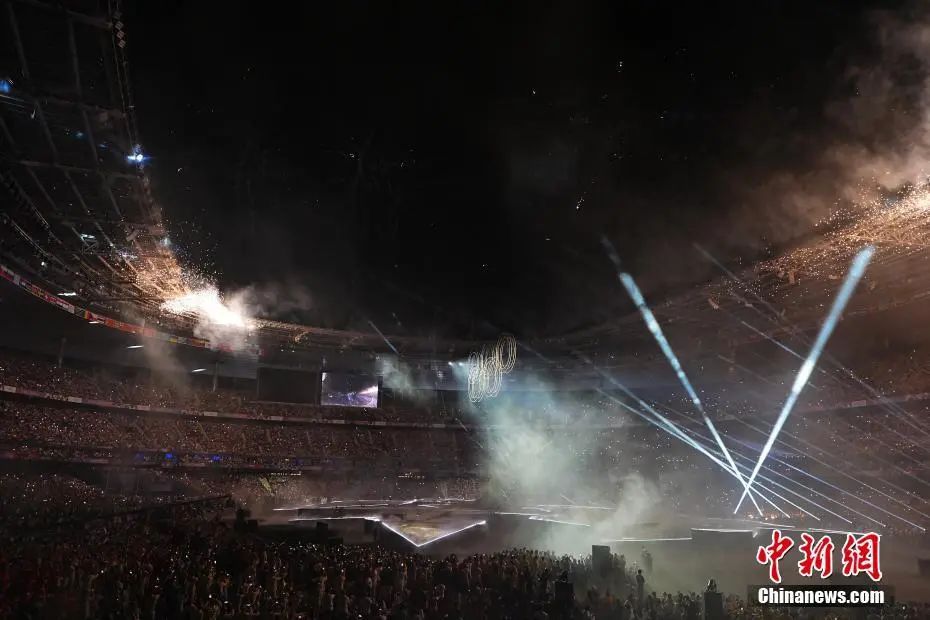 巴黎奥运会闭幕式上，孙颖莎身披亚洲代表光环