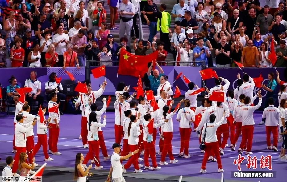 巴黎奥运会闭幕式上，孙颖莎身披亚洲代表光环