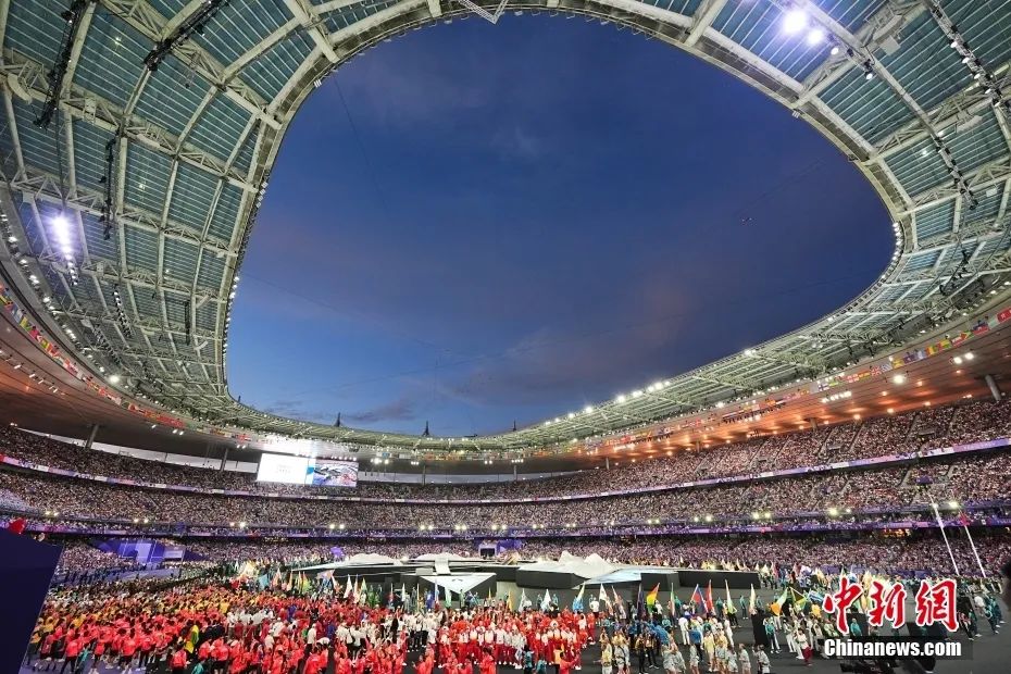 巴黎奥运会闭幕式上，孙颖莎身披亚洲代表光环