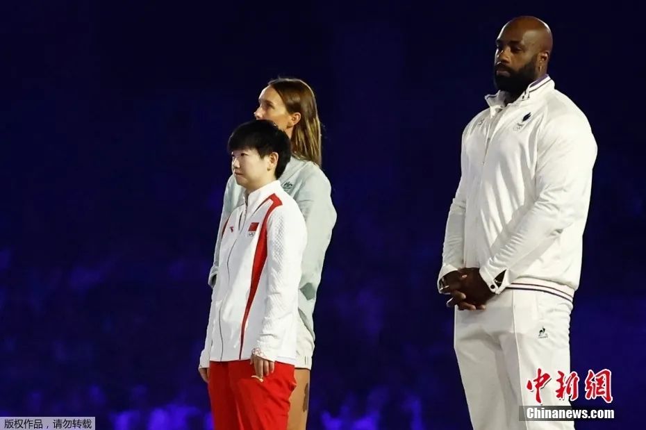 巴黎奥运会闭幕式上，孙颖莎身披亚洲代表光环