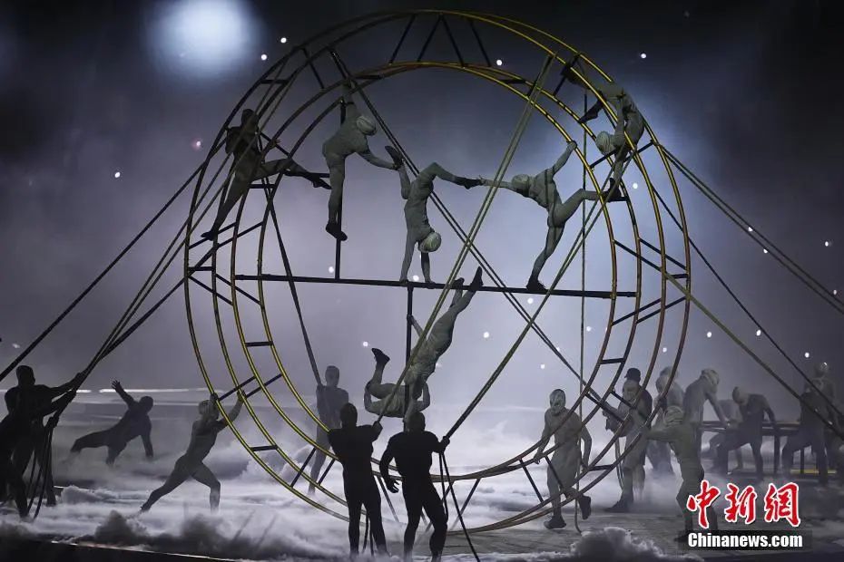 巴黎奥运会闭幕式上，孙颖莎身披亚洲代表光环