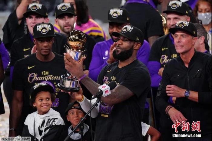 36岁生日之际，詹姆斯如何应对中年危机与家庭挑