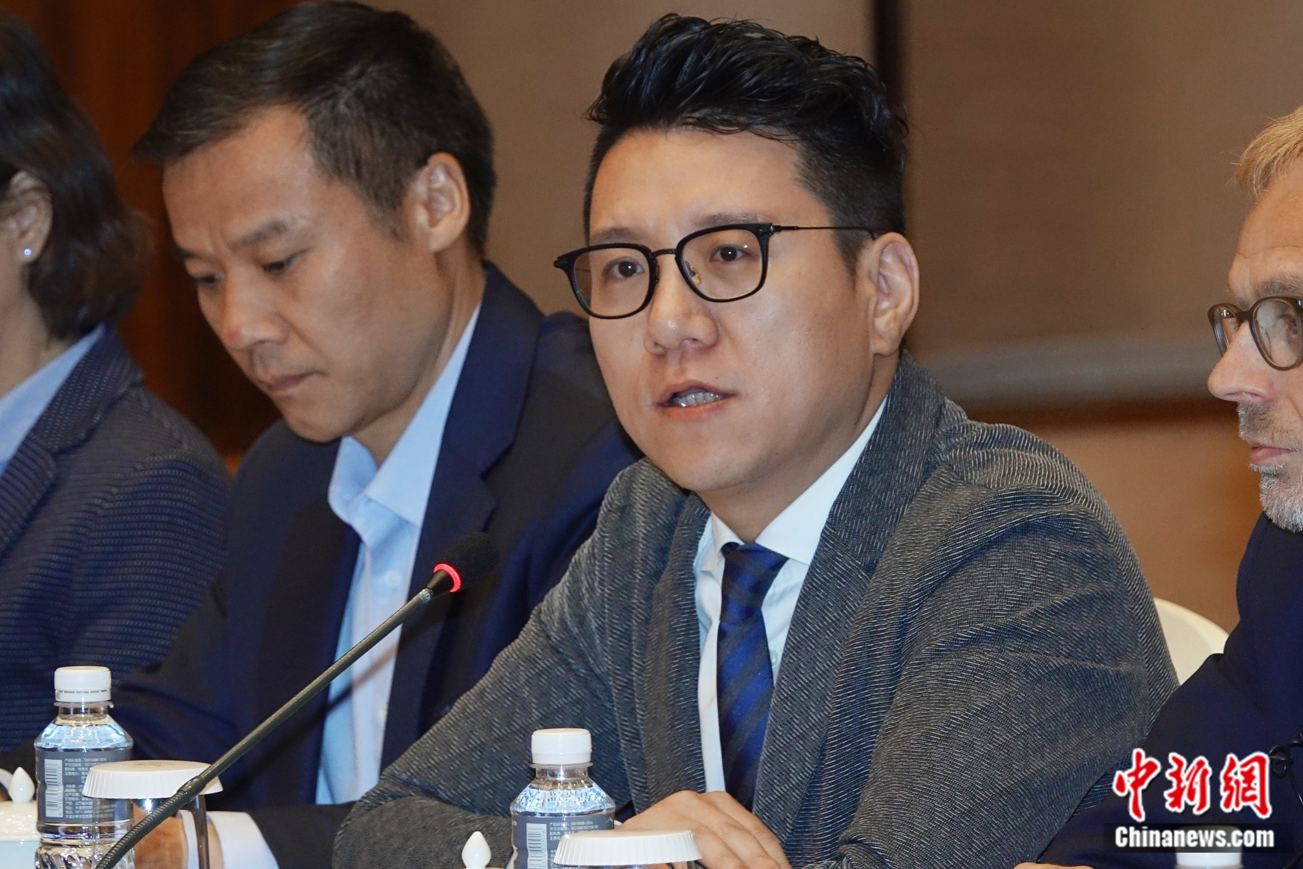 中国足协原秘书长刘奕及常务副秘书长陈永亮被