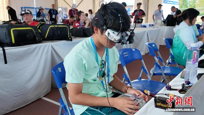 成都世运会无人机竞速赛：中国少年挑战极限