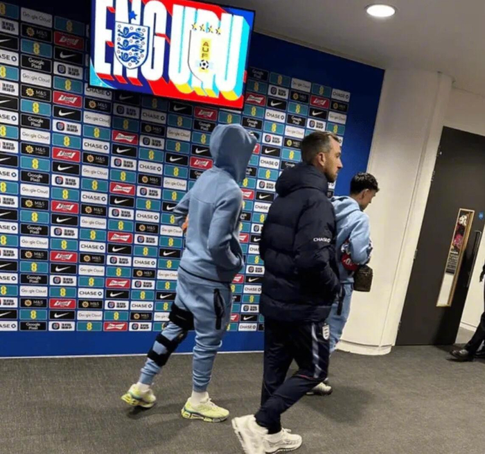英格兰1-1乌拉圭 阿森纳新星马杜埃凯伤退引主帅