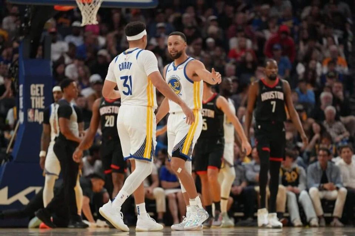 库里兄弟NBA赛场重逢 20年隔阂终化解