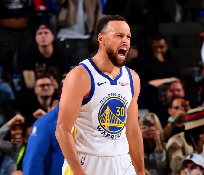 勇士客场逆转快船，库里带伤轰35分引领翻盘