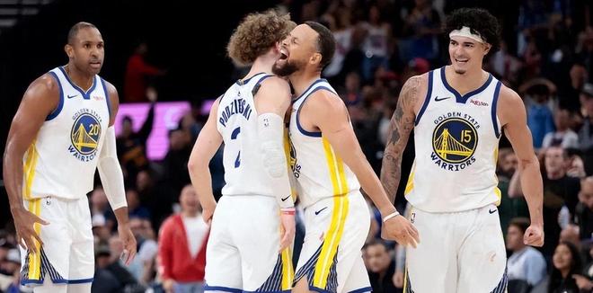 勇士客场逆转快船，库里带伤轰35分引领翻盘