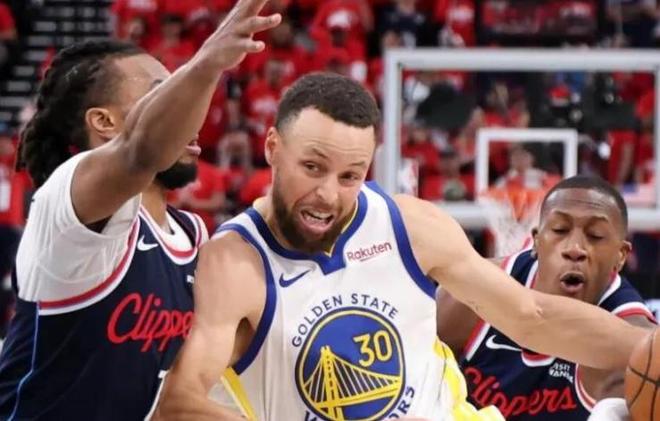 勇士客场逆转快船，库里带伤轰35分引领翻盘