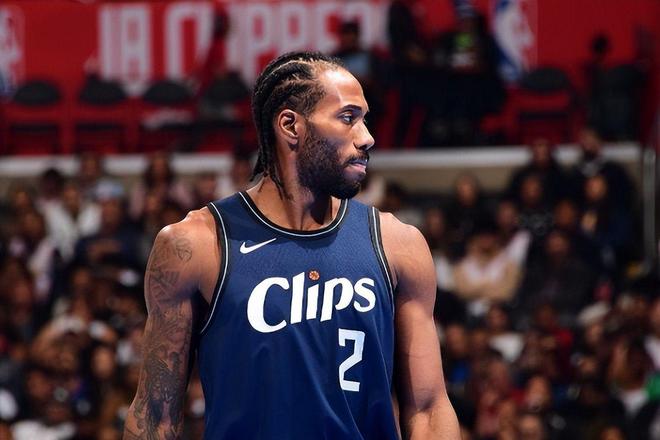 勇士客场逆转快船，库里带伤轰35分引领翻盘