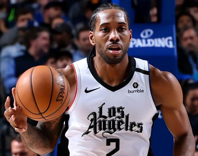 勇士客场逆转快船，库里带伤轰35分引领翻盘