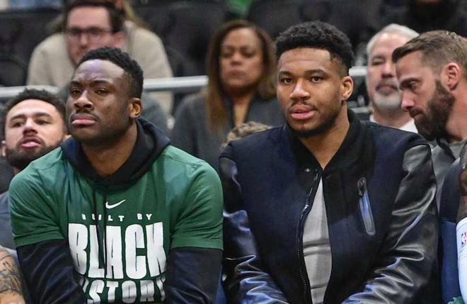 雄鹿季后赛希望彻底破灭 字母哥伤退成关键转折