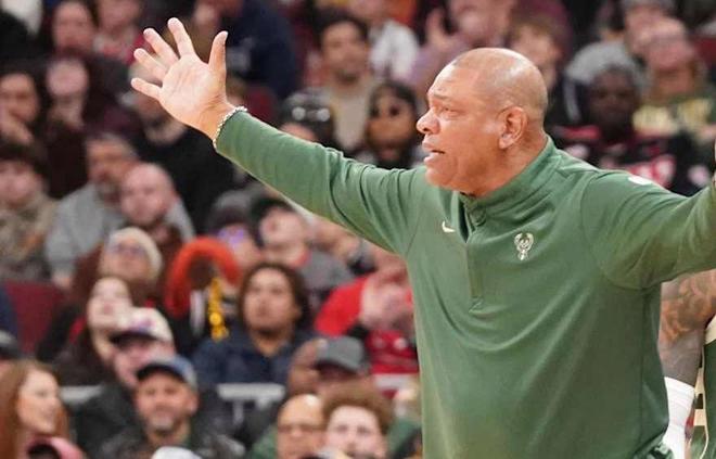 雄鹿季后赛希望彻底破灭 字母哥伤退成关键转折