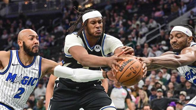 雄鹿季后赛希望彻底破灭 字母哥伤退成关键转折